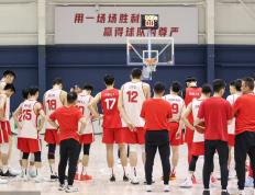 弗赖堡球迷热情助威，为球队助力加油的简单介绍